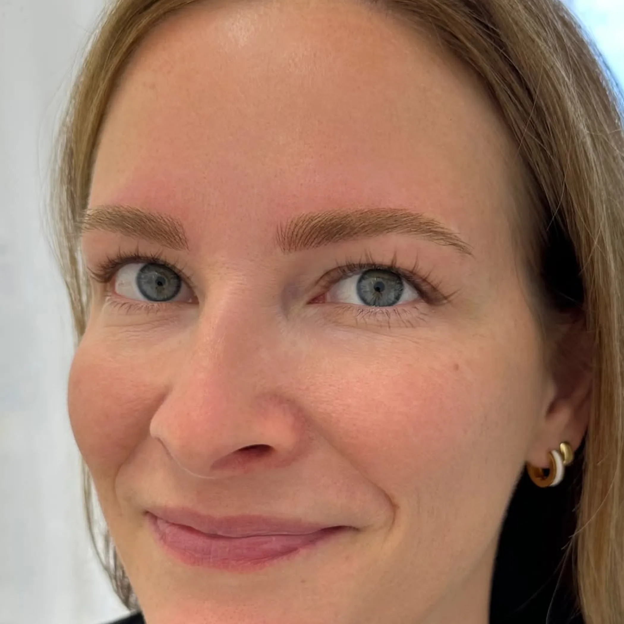 natural-looking eyebrows close-up